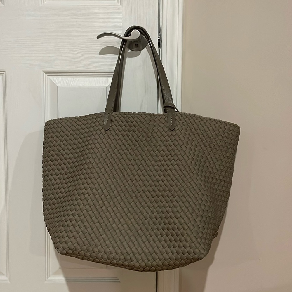 Naghedi Jetsetter bag. Beige.